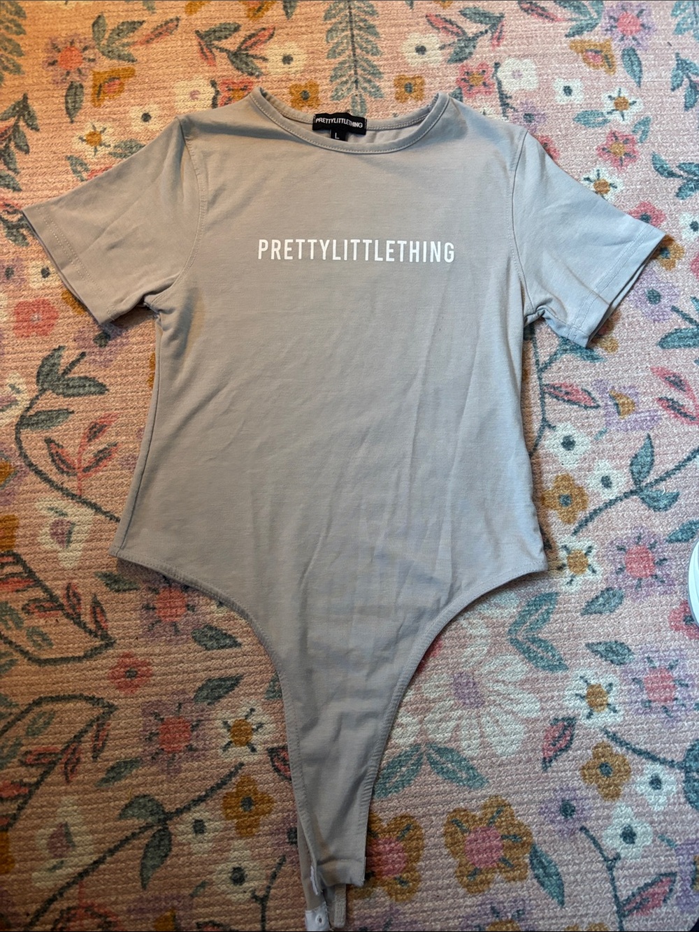 PrettyLittleThing taupe Logo Short Sleeve Bodysuit